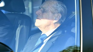 Princ Philip sa konečne ospravedlnil za nehodu. TOTO napísal v liste