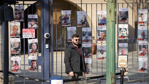 Konflikt na Blízkom východe: Príslušník letectva, ktorý sa zapálil pred izraelskou ambasádou v USA, zomrel