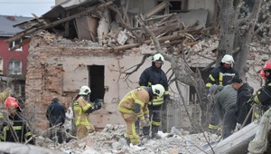 1321. deň na Ukrajine: Moskva tvrdí, že útočí na priemysel, Ukrajina hlási mŕtvych civilistov