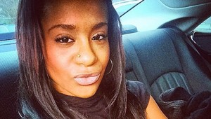 Dcéra Whitney Houston je v kóme, jej partnera vyšetrujú a rodina sa pobila!