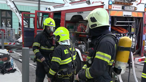 Požiar v centre mesta: Hasiči evakuovali ľudí z historickej budovy