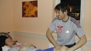 Ani nie rok po hrôzostrašnom páde Grugger opäť na svahu!