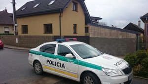 Razie na východe. Policajti hľadali podozrivých mužov