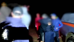 Rodiny s deťmi si rozložili oheň v lese a nastal výbuch. Dvaja ľudia neprežili, štyria sa vážne zranili