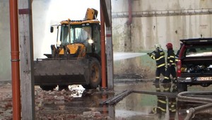 Požiar v priemyselnej hale. Zasahovať museli hasiči až z 3 okresov