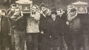 Amnestia a krvavá minulosť: Vyše 30 rokov starý prípad obete britskej tajnej operácie je teraz na súde