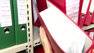 Od budúceho roka menej "papierovačiek". Ministerstvo financií predkladá návrh na elektronickú archiváciu dokumentov