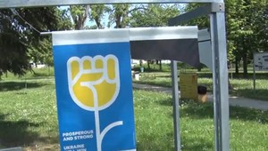 Vandali zničili výstavu ukrajinského grafika. Prípad rieši polícia