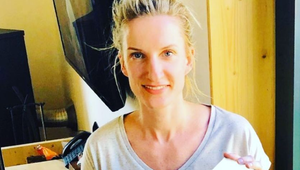 Adela na súťaži modeliek! Ukázala zadok v plavkách, aj sako hore bez!