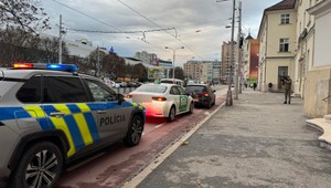 Taxikár chcel údajne znásilniť zákazníčku, zadržali ho policajti