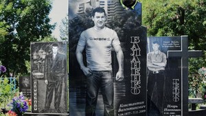 Gangsterský cintorín v ruskom Jekaterinburgu budí svojimi nezvyčajnými náhrobkami úžas