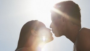 Novomanželia sa zrútili z balkóna, nevesta zomrela!