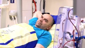 Zlyhali mu obličky a je odkázaný na dialýzu: Nové orgány nedostal pre dlhy v poisťovni!