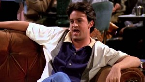 Pribral zošedivel. Splašený Chandler z Priateľov sa zmenil na nepoznanie