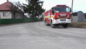 Muža zavalilo auto. Okolnosti nešťastia prešetruje polícia