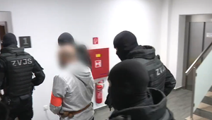 Syn podľa obžaloby podrezal otca a zadusil matku. Na súde tvrdil, že je nevinný