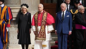 Karol III. je po 500 rokoch prvým britským kráľom, ktorý sa modlil s pápežom