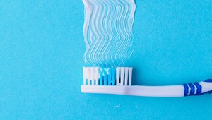 Šokujúce zistenia: Čo sa skrýva na zubnej kefke a v sprche?