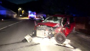 Šoféra premohla únava. Skončil v múre rodinného domu