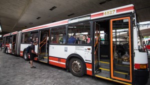 Bratislava sa rozlúčila s legendárnym Ikarusom