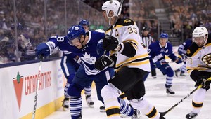 Chárov viťazný gól, Boston zastavil sériu prehier