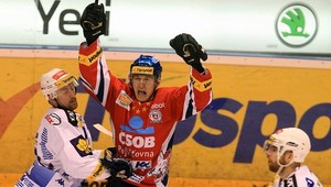 České finále začalo divokým duelom a víťazstvom Pardubíc