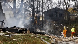 Malé lietadlo narazilo do domu, zomrelo deväť ľudí