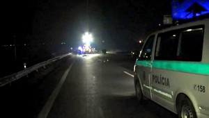 Zrážka auta s nákladiakom, dva životy vyhasli