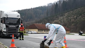 Česko reaguje na vývoj nákazy. Ruší opatrenia na hraniciach so Slovenskom