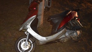 Opitý 16-ročný chlapec havaroval na skútri a po páde zaspal