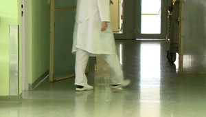 Do konca roka zdravotníci dostanú zo stabilizačného príspevku len polovicu. Druhá závisí od Národnej rady SR