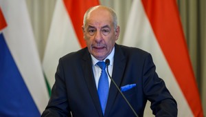 Premiér chce jeho koniec, prezident sa bráni. Maďarsko smeruje k ústavnej bitke