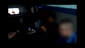 VIDEO: Video s väzňami rieši už NAKA. Ako sa mobil dostal za múry väznice je záhadou