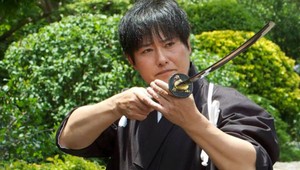 Rozseknúť tenisovú loptu s rýchlosťou 160 km / h? Pre samuraja žiadny problém