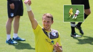 Neuerova škola? Brankár nasadil útočníkovi v šestnástke jasličky!