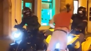 Bitka v Trnave! Postavil sa do cesty mužovi na štvorkolke a začal ho biť