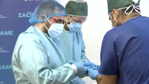 Slovensku hrozí, že odídu ďalší zdravotníci. Okolité štáty tým svojim zdvihli mzdy, u nás im dali príplatok sedem eur