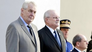 Strašiakom prezidenta Zemana sú schody. Tu je dôkaz