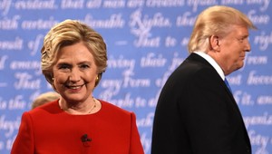 Hillary Clinton vsadila na celebrity, Donaldovi Trumpovi chýbajú