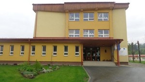 ONLINE: Žiak napadol spolužiakov v škole v Staškove, jedna učiteľka zraneniam podľahla