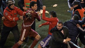 Copa América: Zápas Paraguaj - Venezuela skončil hromadnou bitkou!