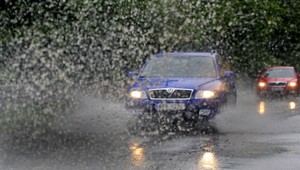 Prišli vytúžené zrážky, západ bol zrazu pod vodou