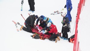 Hrozivé pády v Super G. Jenot po operácii, Žampa ako po bitke