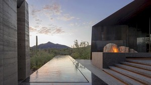 Elegantný domov na púšti: Z tejto modernej stavby sa vám zatočí hlava