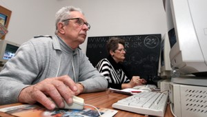 Trendy babičky: Namiesto pečenia koláčov surfujú na internete