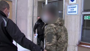 Manželke vykričal, že ju zabije. Ostatné ženy volali o pomoc, naháňal ich vyzlečený