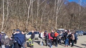 Dobrovoľníci spolu s hasičmi, policajtmi či vojakmi pomáhajú Ukrajincom utekajúcim pred vojnou