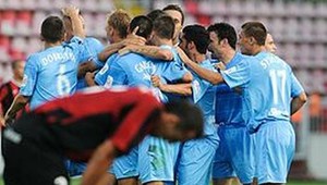 Vo veľkom derby vypálil Slovan Trnavu, strelecké suchoty Spartaku pokračujú