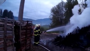 Najprv ohne zakladali, potom ich hasili: V prípade dvoch dobrovoľných hasičoch rozhodovali o väzbe