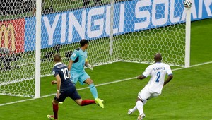 Nová technológia uznala Francúzom gól, Benzemova šou